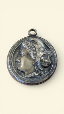 Médaille pendentif en bronze à patine doré et ciselé à décor…