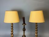 paire de lampes de table anciennes en laiton avec abat-jours