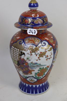 Pot couvert en porcelaine Imari, à décor de végétaux et d'oi…