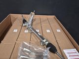 une boîte contenant quelques outils, posée sur une table