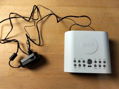 Radio réveil Roberts. Non. Contrôlé, vendu en l'état.