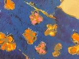 un tableau représentant une femme vêtue d'une robe bleue ornée de fleurs orange