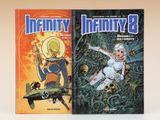 « Infinity 8 » et « Infinity 8 » : des bandes dessinées posées sur une surface blanche