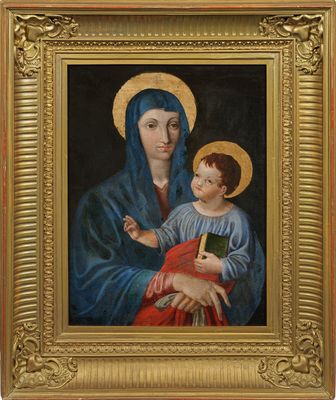 une peinture représentant une femme tenant un enfant dans ses bras