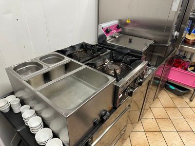 1 friteuse 1 panier 1 piano 2 fours Technitalia