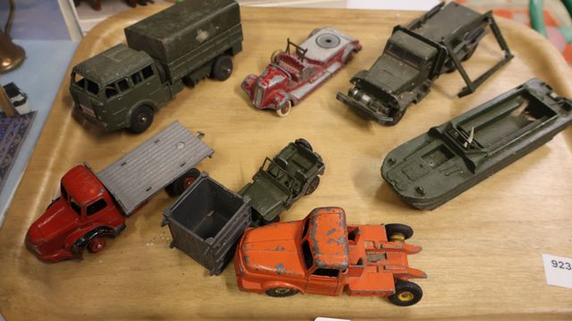 DINKY TOY : petit lot de voitures miniatures dont véhicules milit...