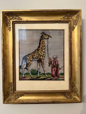 tableau représentant une girafe et une femme en robe rose