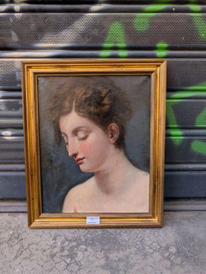 une photo d'un tableau représentant une femme, dans un cadre doré