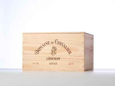 an image of a wooden box with a bottle of wine in it