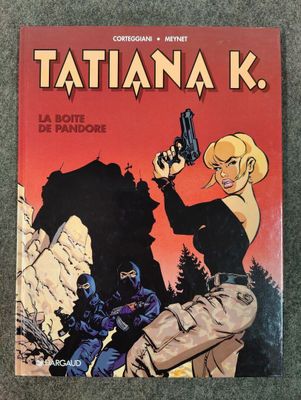 la couverture d'une bande dessinée représentant une femme tenant un pistolet