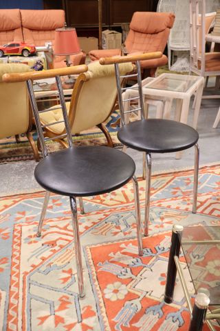 Paire de chaises modernes
