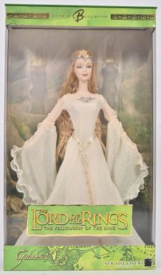 La poupée Barbie « Le Seigneur des Anneaux » est dans sa boîte