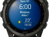une montre noire dotée d'un écran bleu