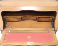 BUREAU DE PENTE en bois naturel à décor sculpté de rinceaux,… (photo 4)