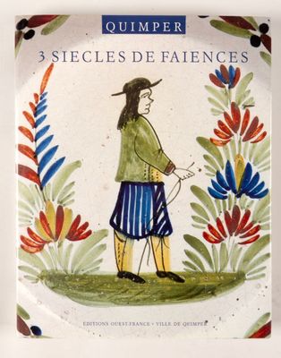 une image représentant une assiette sur laquelle figure le portrait d'une femme dans un jardin