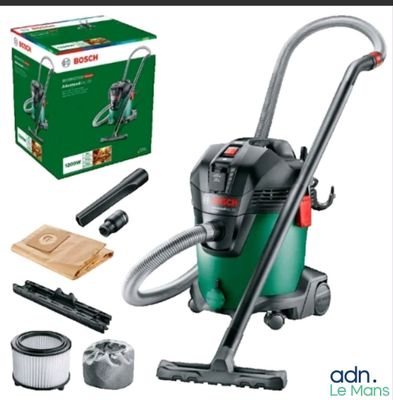 Aspirateur Bosch avec accessoires et kit de nettoyage