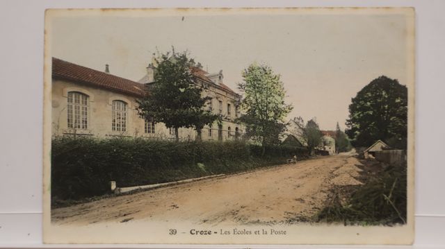 Croze : Les Ecoles et la Poste. Carte rare. T.B.E.