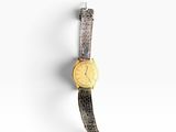 une image représentant une montre accrochée à un mur, sur un fond blanc