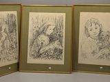 trois dessins encadrés représentant une femme et un enfant dans une pièce