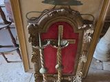 la photo d'une photo représentant une croix dans un cadre
