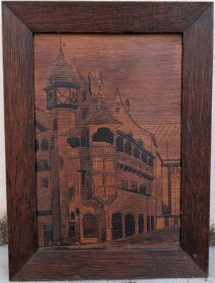 une image représentant une photo d'un bâtiment sur lequel figure une horloge