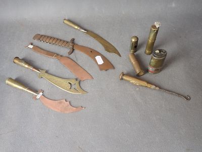 tout un tas d'outils différents qui traînent sur la table