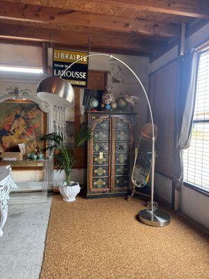 a living room with a couch and a lamp in it