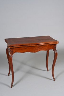 paire de tables d'appoint anciennes en acajou, aux pieds tournés
