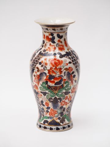 CHINE XXème siècle
Vase de forme balustre en porcelaine émaillée ...
