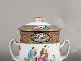 paire de théières en porcelaine chinoise avec leurs couvercles