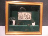 la photo d'une photo représentant une femme dans une vitrine