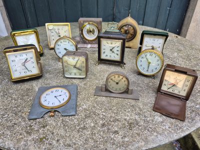 a lot of different clocks on the table together