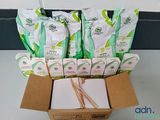 une boîte en carton contenant un paquet de mouchoirs
