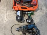 une boîte à outils qui contient tout un tas d'outils