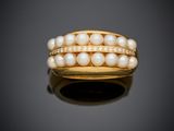 une bague en perles de culture et diamants