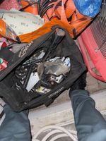 1 sac HITACHI contenant des clefs à pipe FACOM et des clefs …