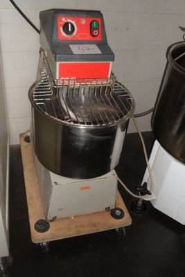 l'image d'une machine posée sur une table