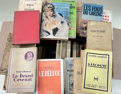 un grand nombre de livres empilés les uns sur les autres