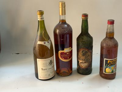 4 flacons 1 mag COGNAC XO,Clos de la GROIE, 1 mag MARC EXTRA…