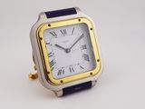 une image représentant une montre-bracelet en argent et en or, avec des chiffres romains