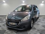 la photo d'une voiture garée dans un garage