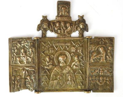 une image représentant une assiette en or sur laquelle figurent un homme et une femme