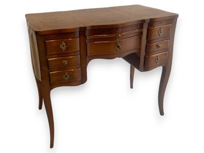 Coiffeuse en bois marqueté de style Louis XV.