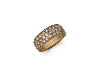 une bague en or 18k et diamants