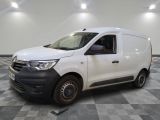 la camionnette blanche est garée sur un sol carrelé en damier