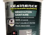 gros plan d'un pot de peinture sur fond blanc