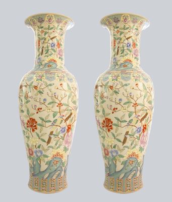 paire de vases chinois ornés d'oiseaux et de fleurs