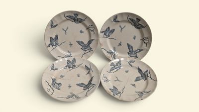 LONGCHAMP Suite de 4 assiettes en faïence à décor en camaïeu…