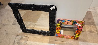 ENSEMBLE DE 2 CADRES GARNIS DE MOTIFS EN RESINE DONT 1 DE … - Photo 1