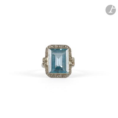 an aquamarinee and diamond cocktail ring
